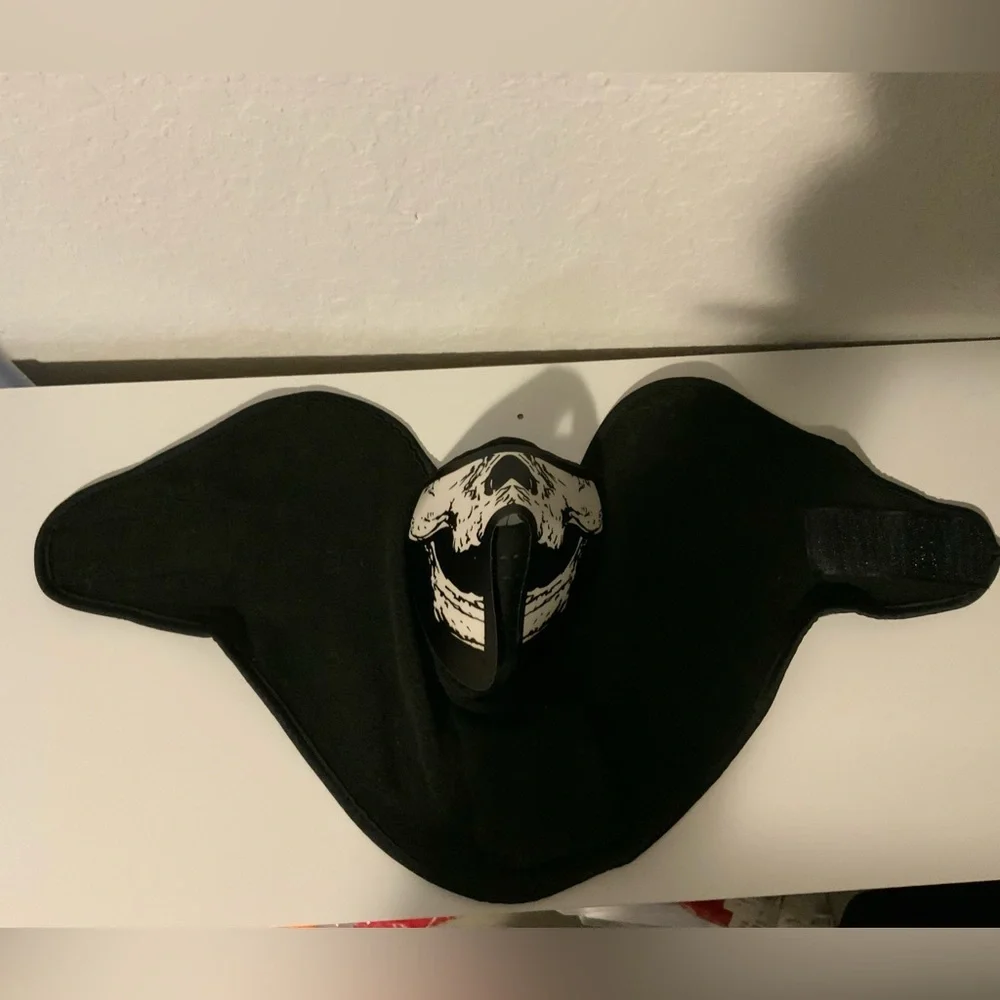 Face mask - Glow in the dark
